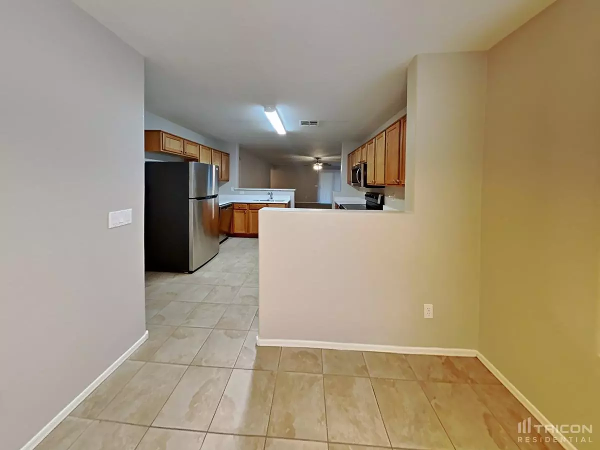 36536 W Pampoloma Ave photo 3