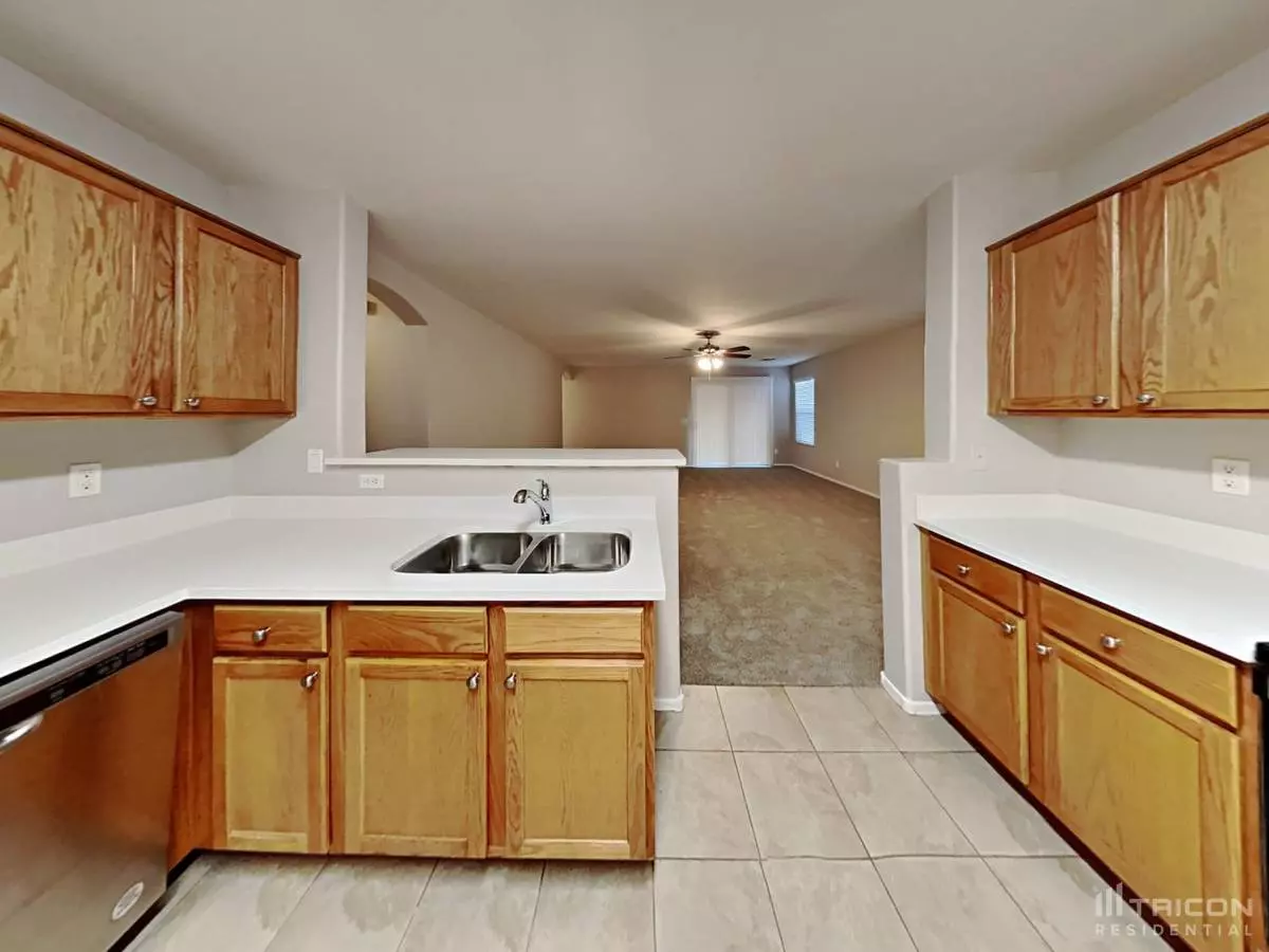 36536 W Pampoloma Ave photo 4