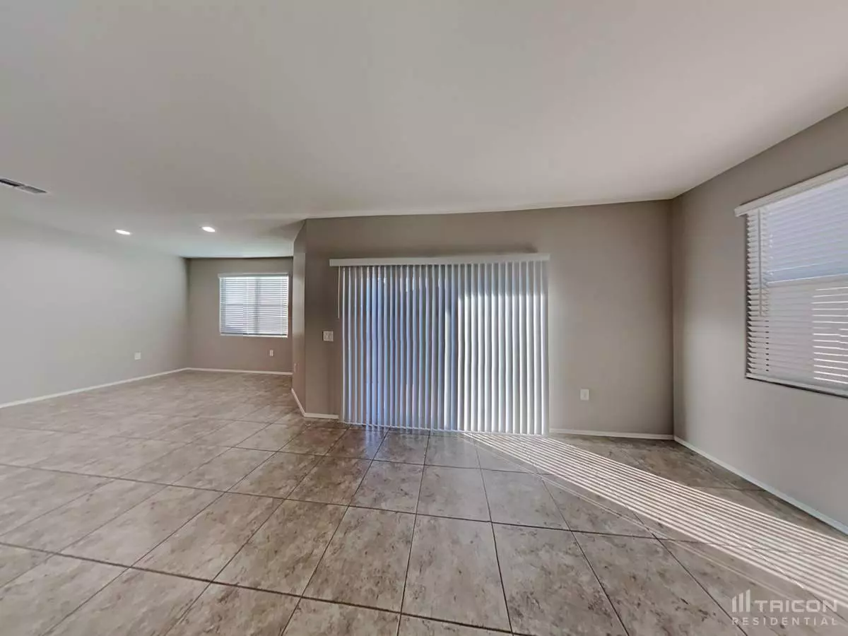 36593 Santa Monica Avenue Maricopa Az photo 2