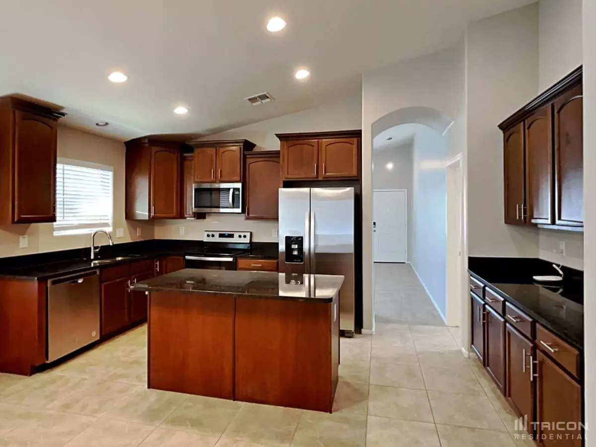 37105 West Giallo Lane, Maricopa, AZ 85138 photo 4