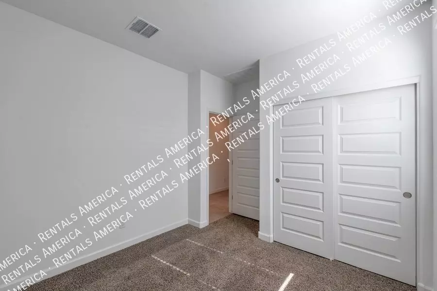 40110 W Shaver Dr photo 4