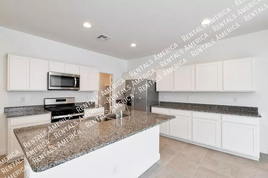 40110 W Shaver Dr photo 4