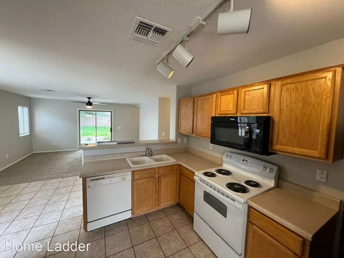 44871 W Gavilan Dr photo 3