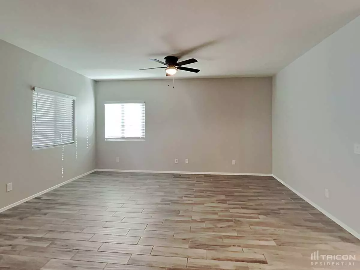 45683 W Rainbow Drive photo 2