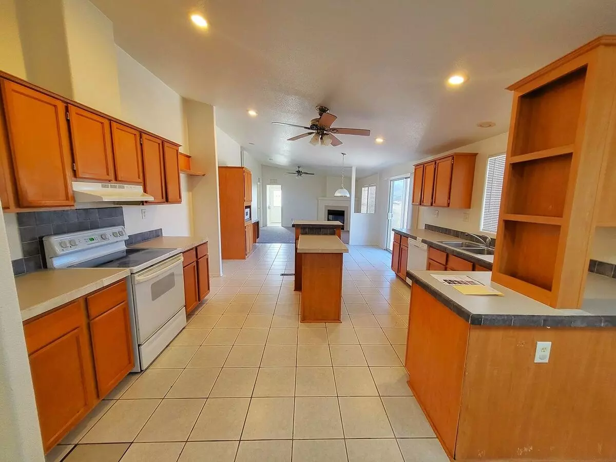 51542 West Blue Jay Street, Maricopa, AZ 85139 photo 2