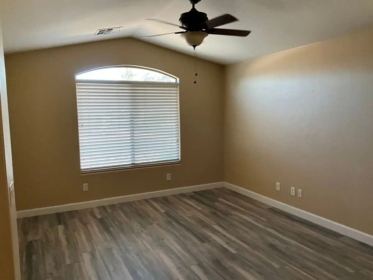 Great Single Level Home With Pool In Golf Course Community