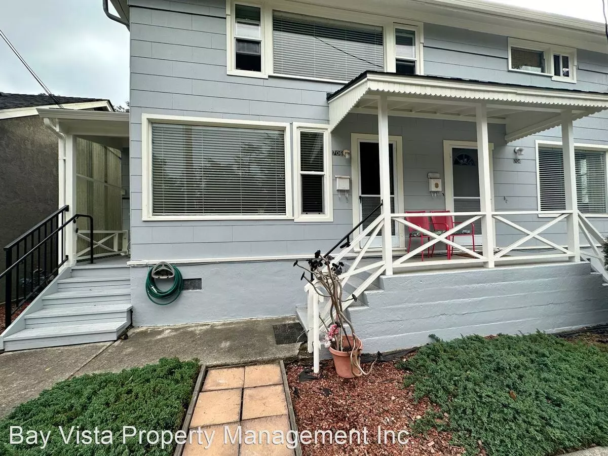 704 Susana St photo 3