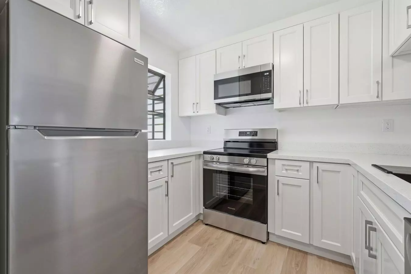 Beautiful Spacious 2-bedroom 1.5-bath Townhome In Martinez! photo 4