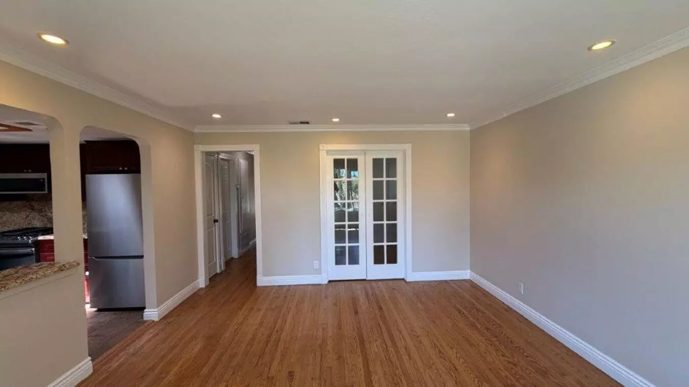 Beautiful Updated 4-bedroom Martinez Home With Hardwood Floors, Backyard &amp; Gardener Included photo 3