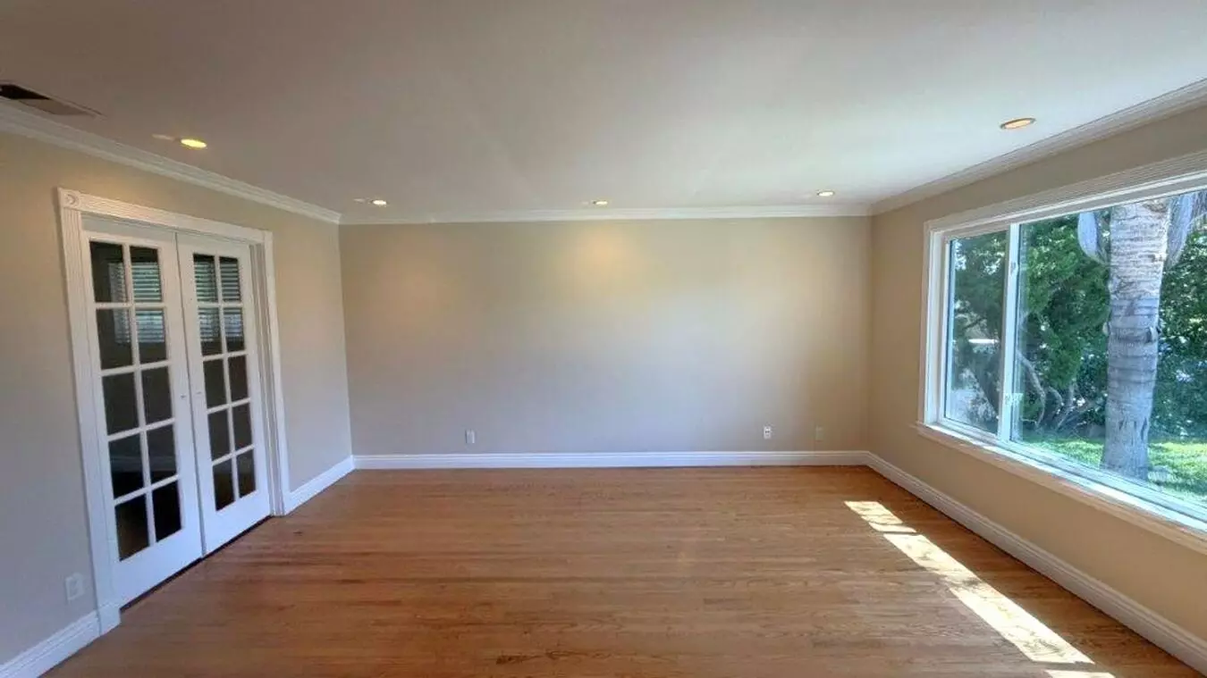 Beautiful Updated 4-bedroom Martinez Home With Hardwood Floors, Backyard &amp; Gardener Included photo 4