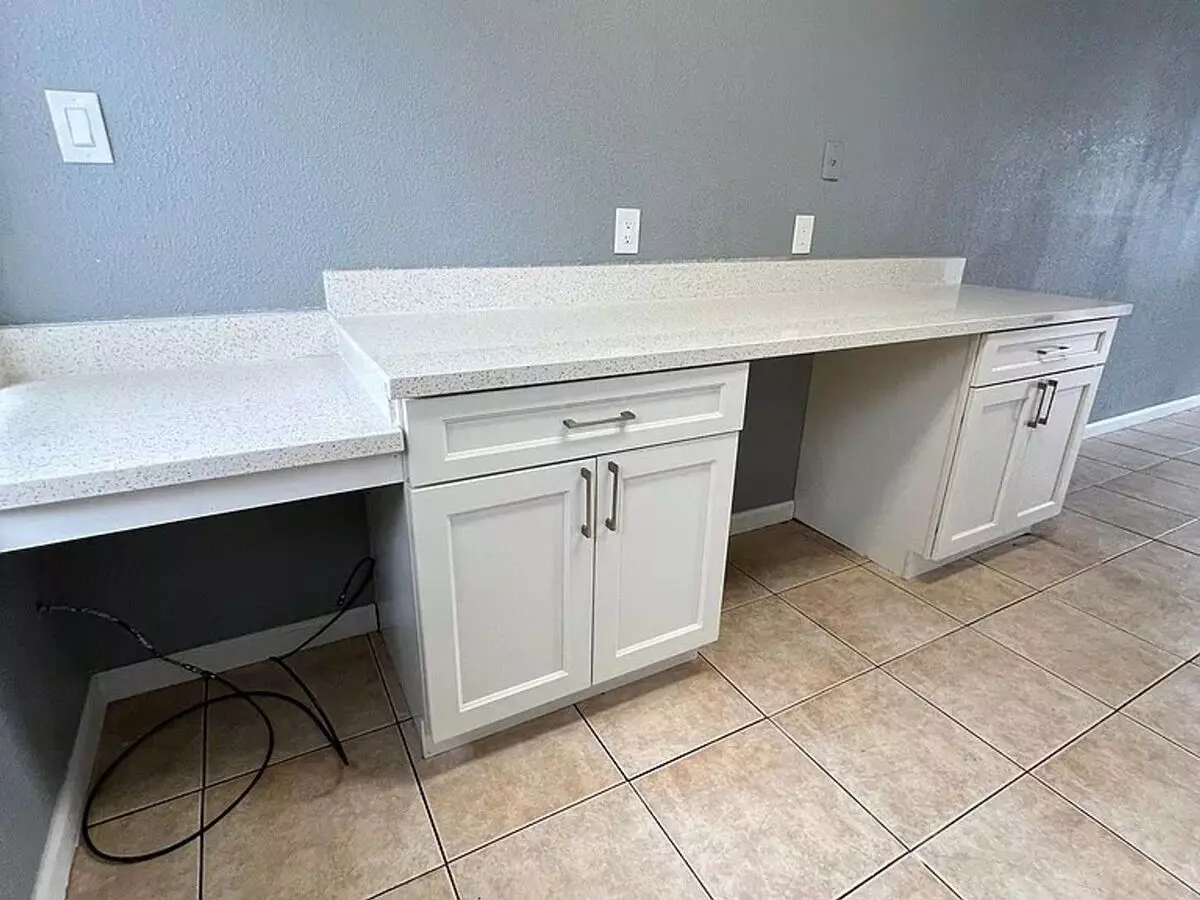 Updated 2 Bedroom Unit In A Great Martinez Location! photo 2
