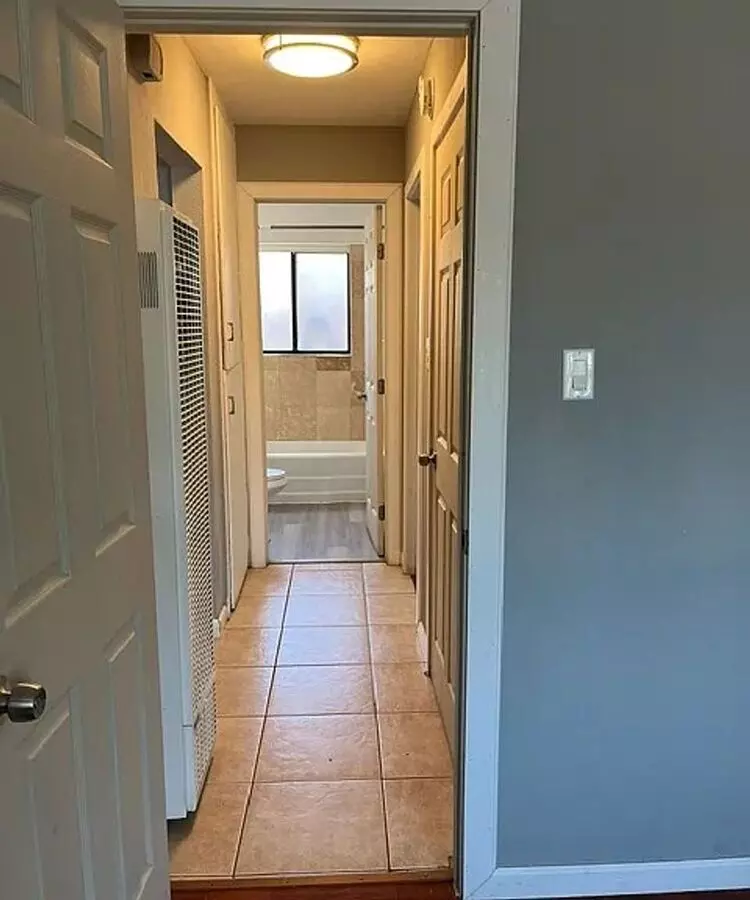 Updated 2 Bedroom Unit In A Great Martinez Location! photo 4