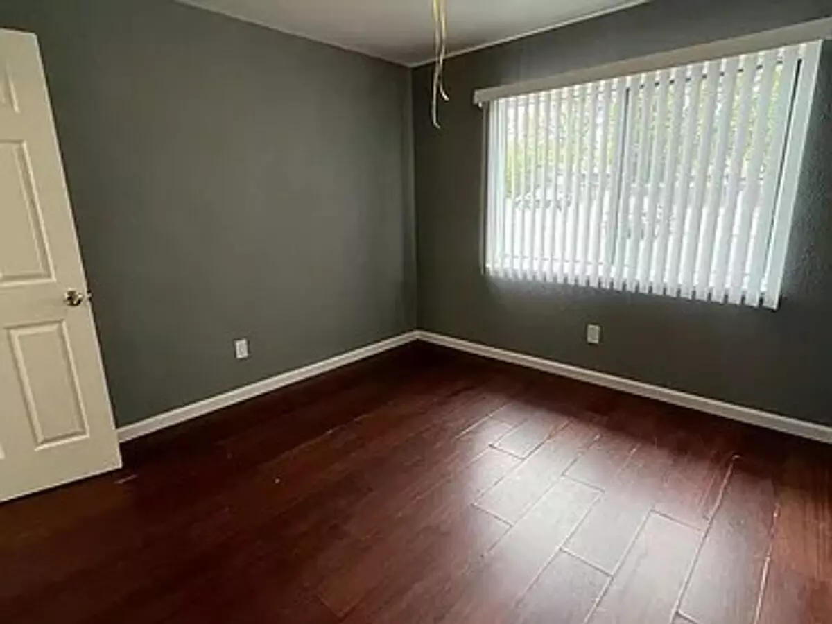 Updated 2 Bedroom Unit In A Great Martinez Location! photo 5