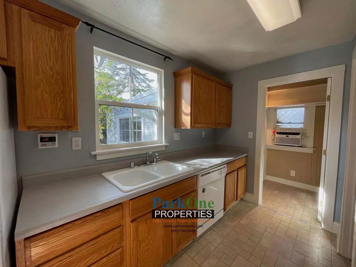 305 Ward St. photo 5