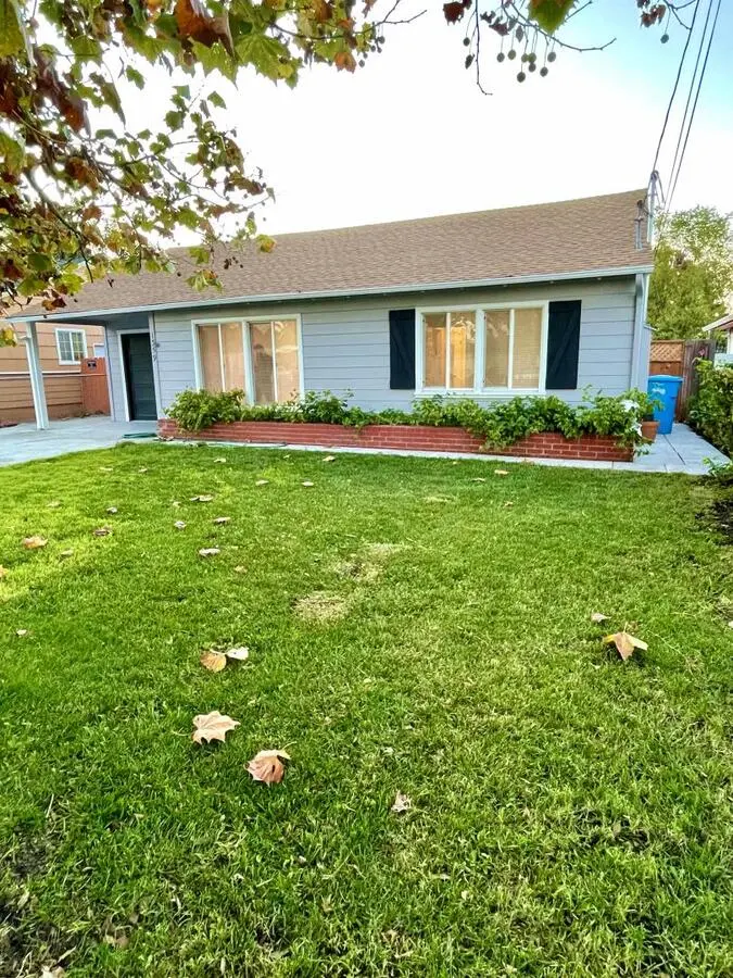 1359 Hollyburne Ave photo 2
