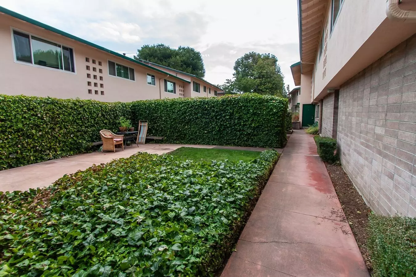 Roble Apartments photo 3
