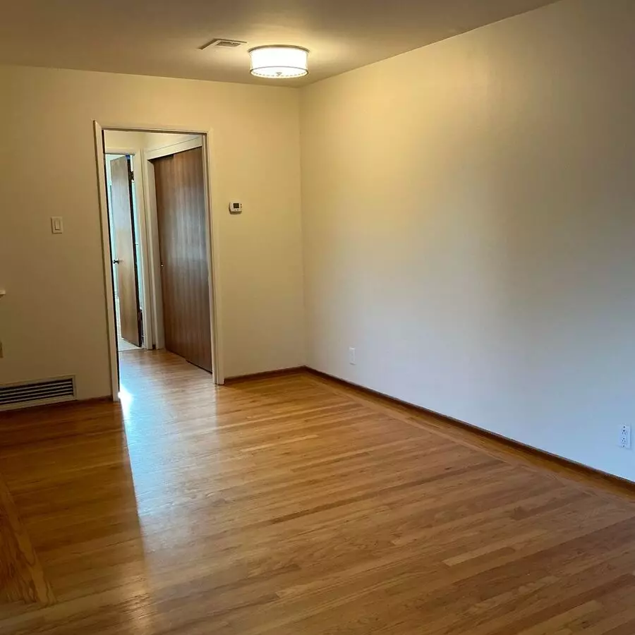 Roble Apartments photo 4