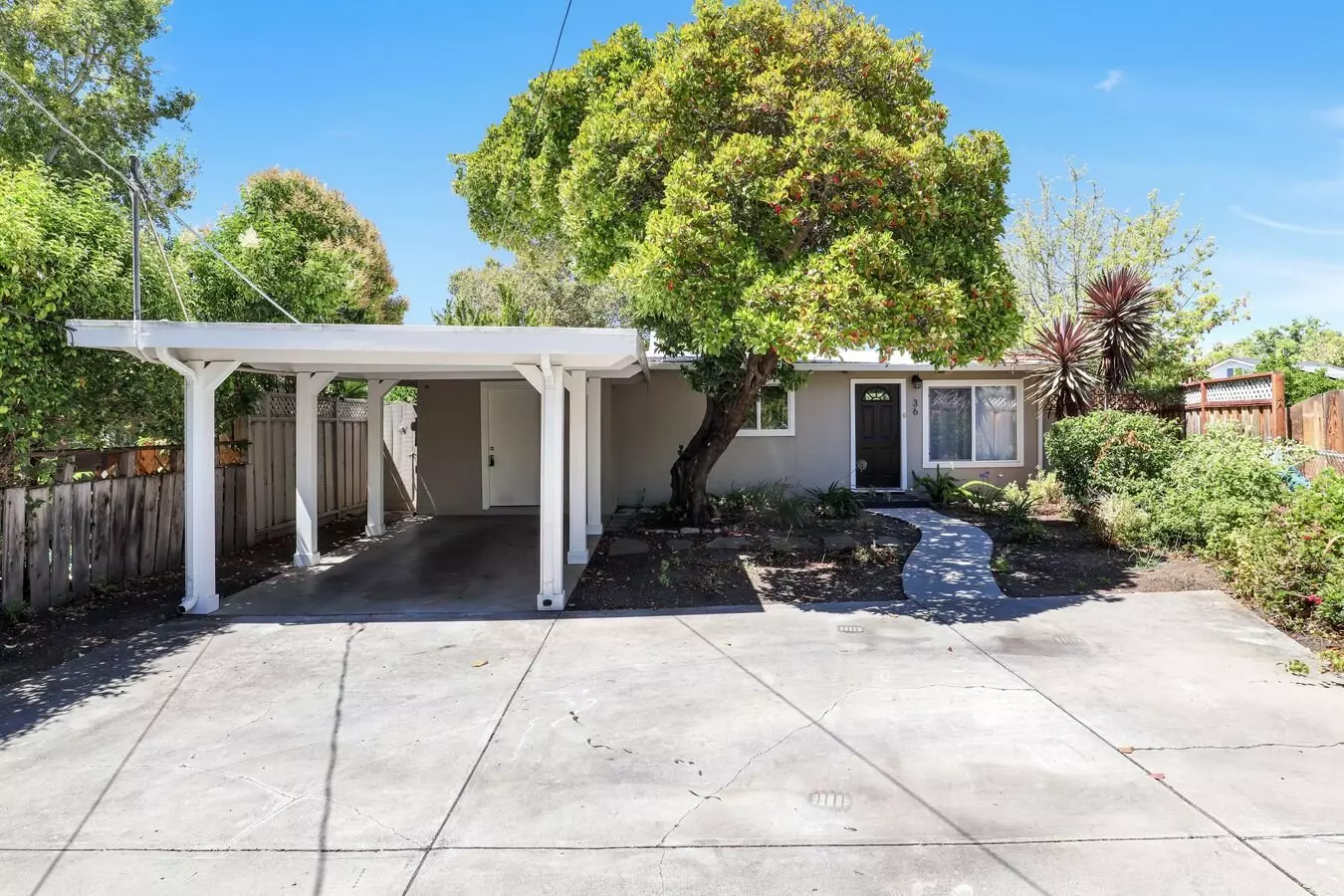 36 Henderson Pl photo 2