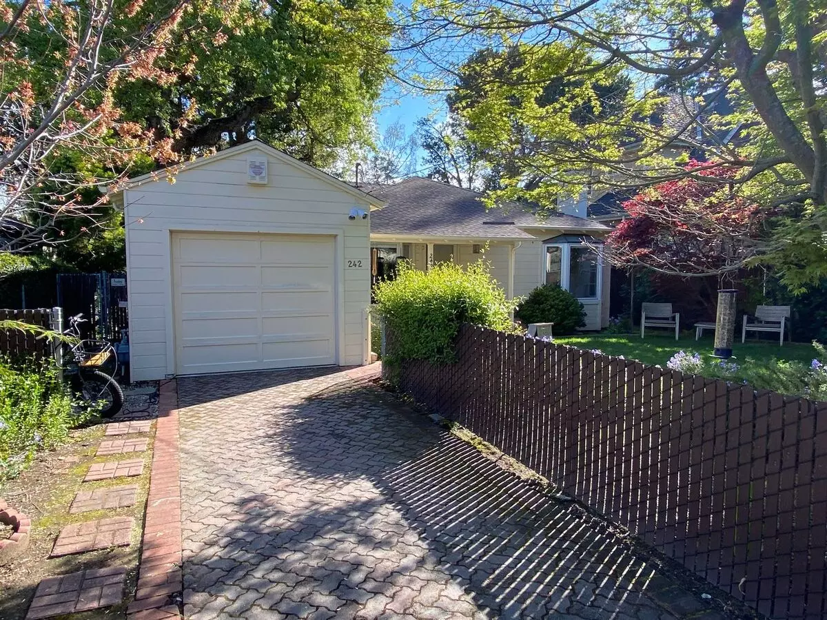 Charming Menlo Park Home With Private Backyard &amp; Beautiful Oak Tree photo 2