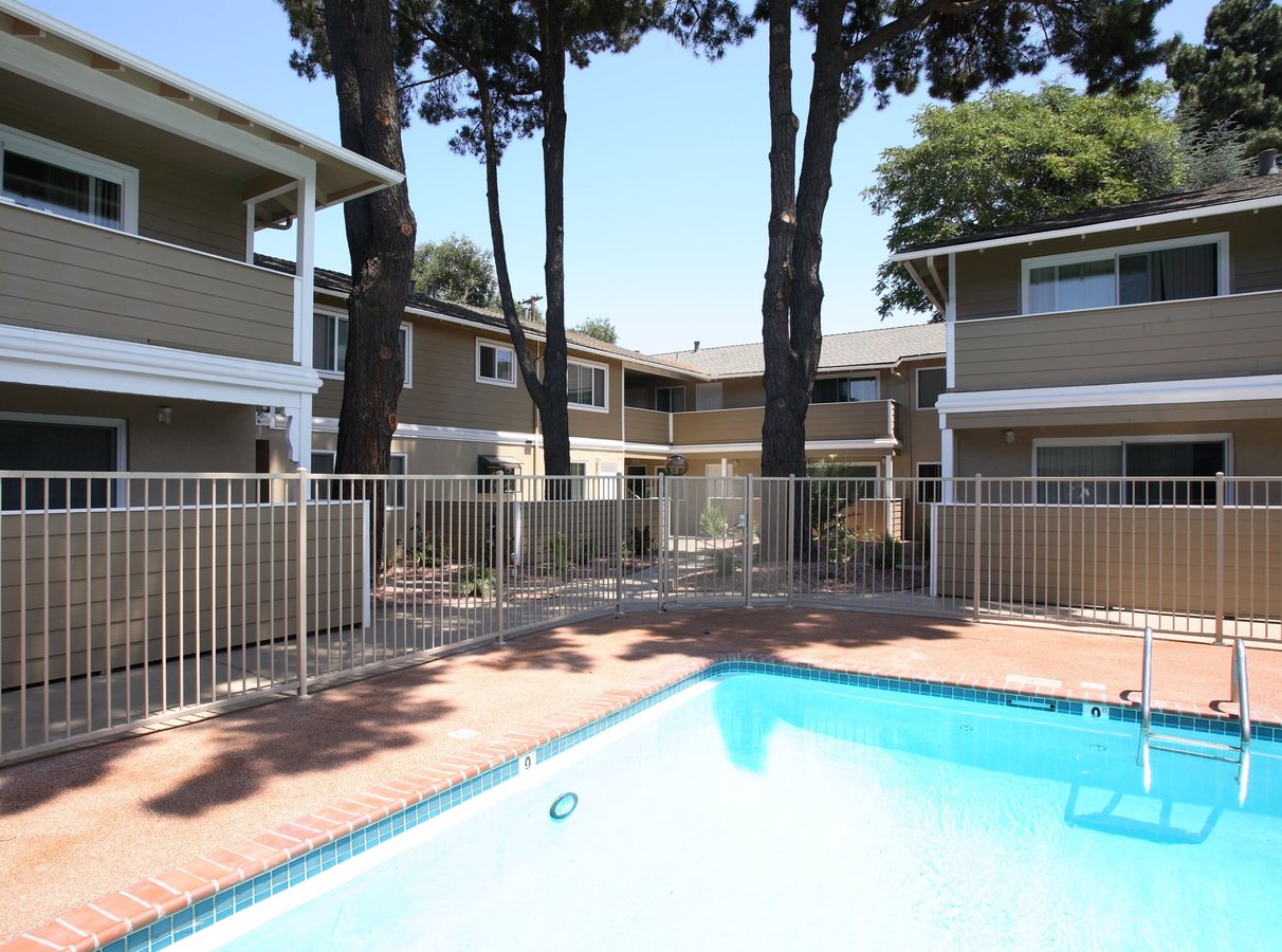 Encinal Oaks photo 2