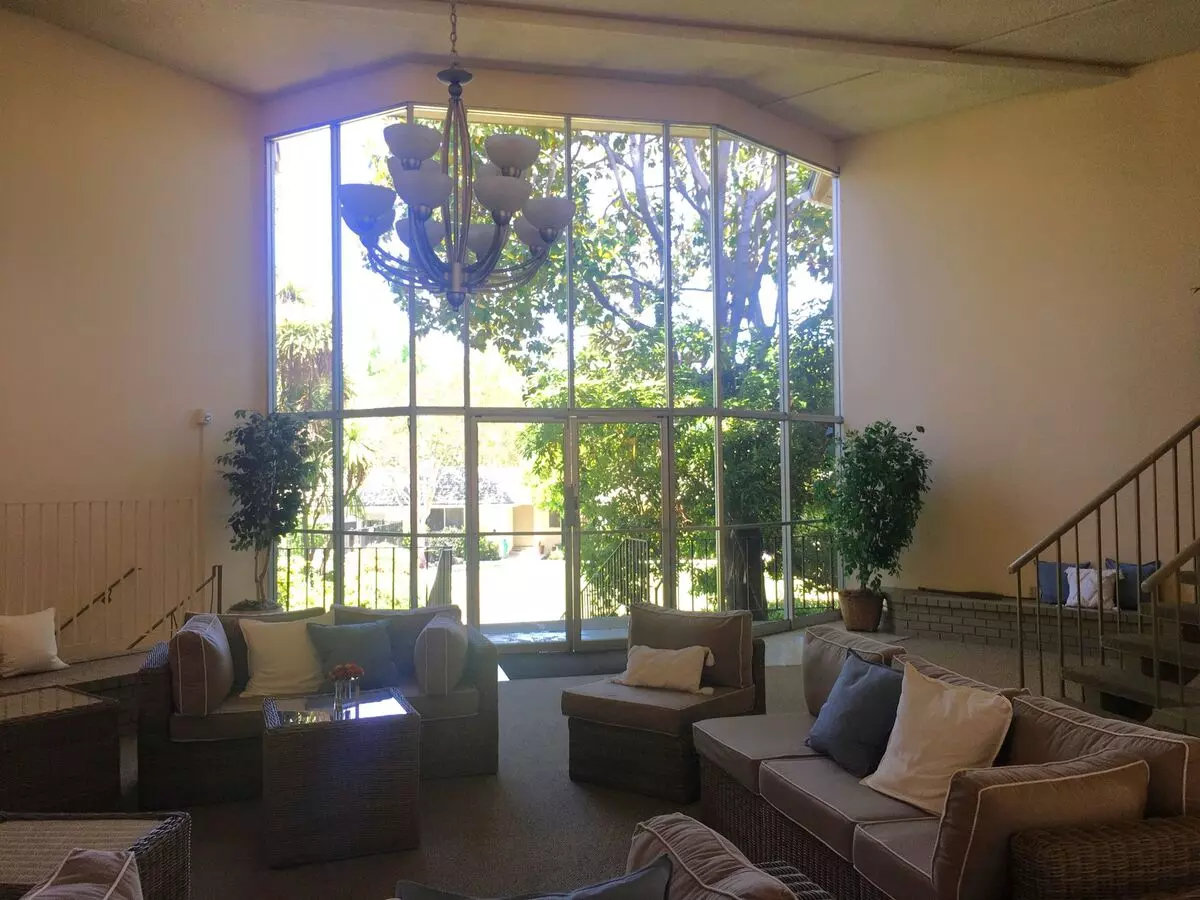 Spacious Furnished Primary Suite In Prime Menlo Park Location