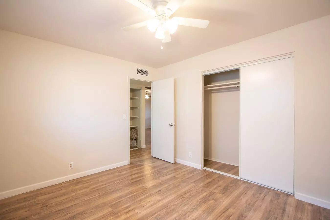 1147 West Drummer Avenue, Mesa, AZ 85210 photo 2