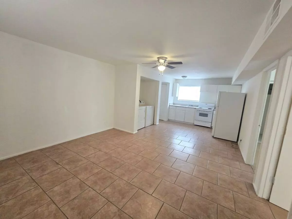 2 Bed 1.5 Bath Utilites Included photo 5
