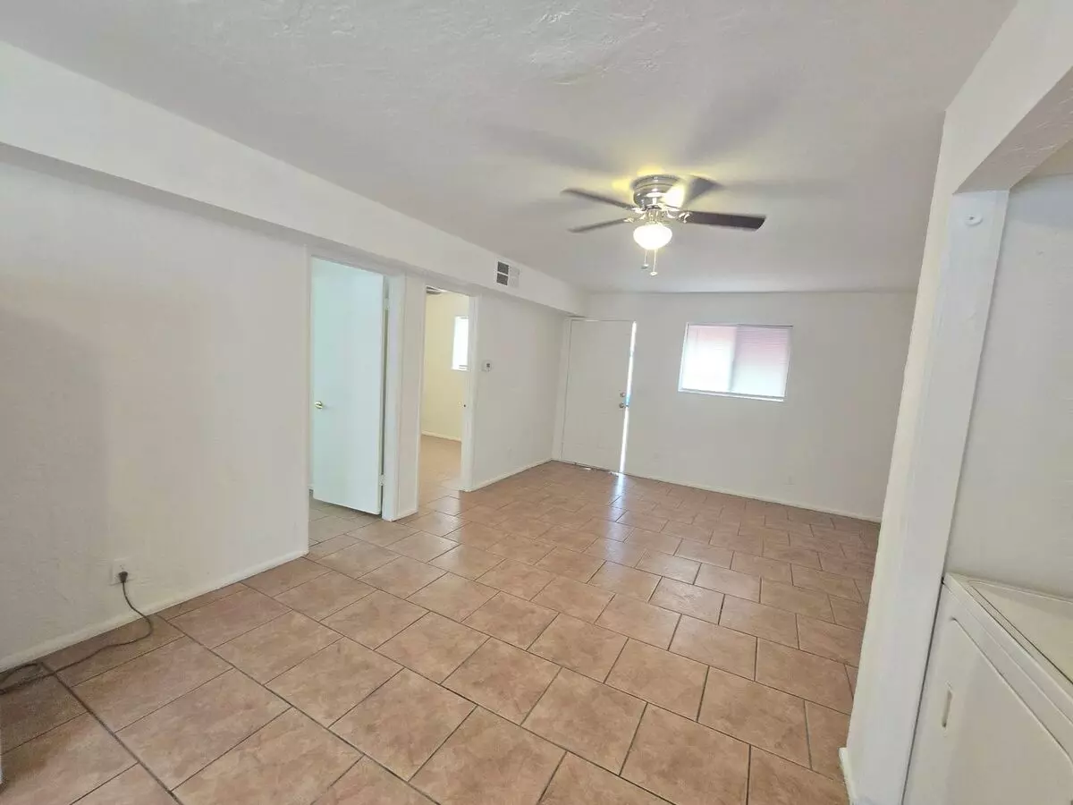 2 Bed 1.5 Bath Utilites Included photo 3