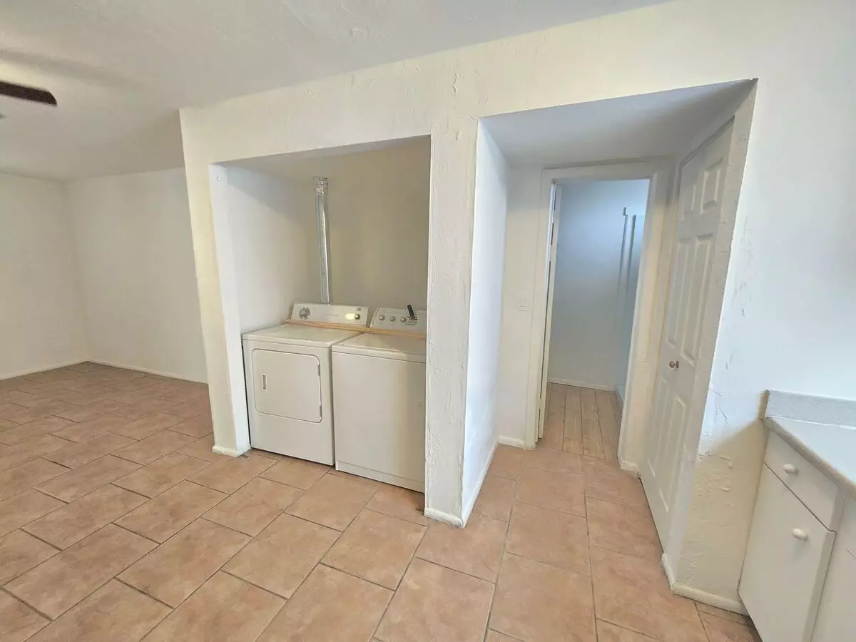 2 Bed 1.5 Bath Utilites Included photo 4