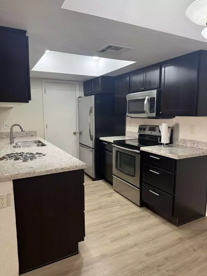 2 Bed Condo At Sossman &amp; Main! photo 5