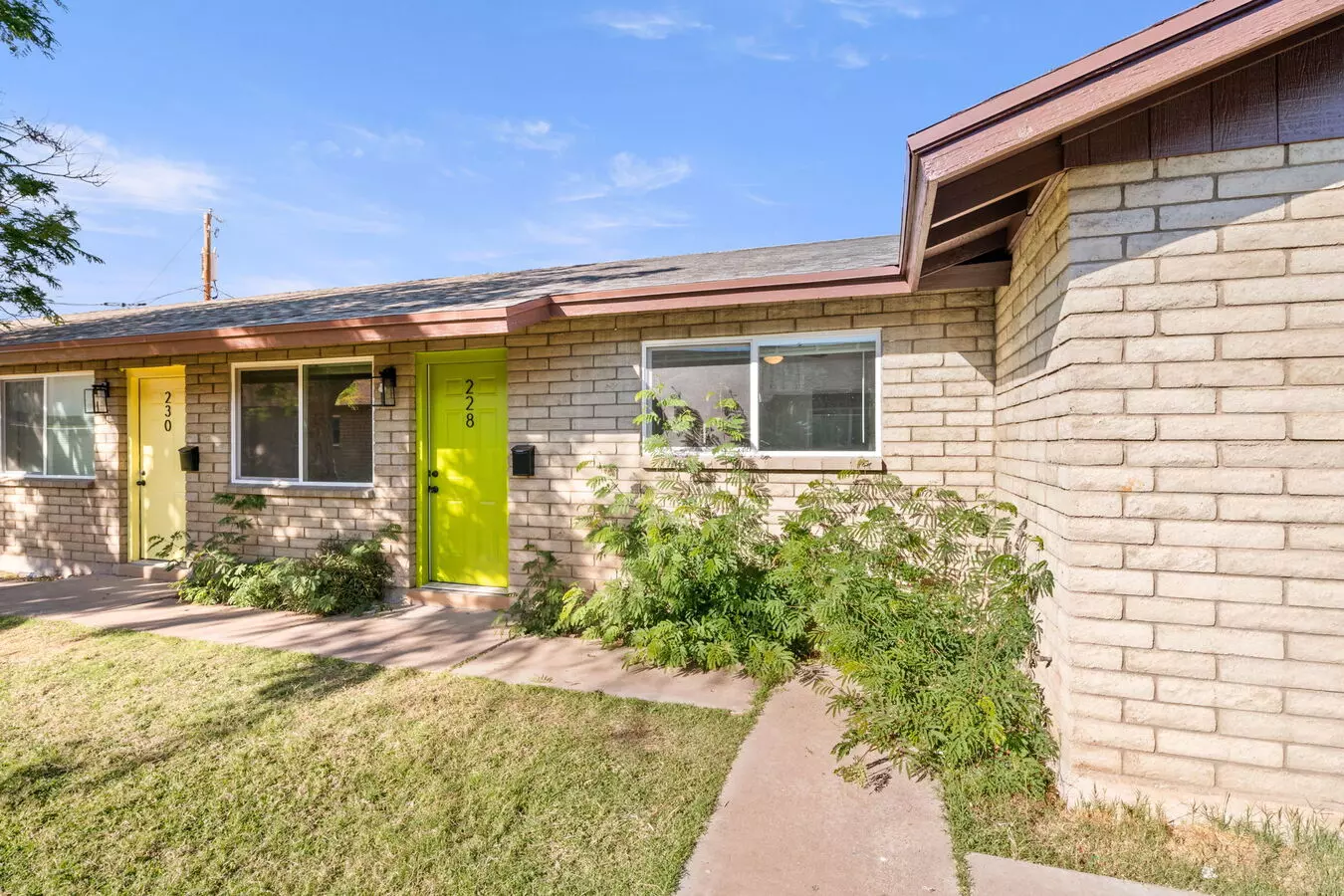 228 S Lazona Dr photo 3