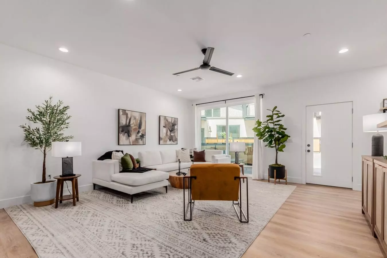 The CJ Luxury Townhomes photo 3