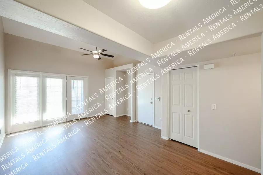 3716 E University Dr photo 4