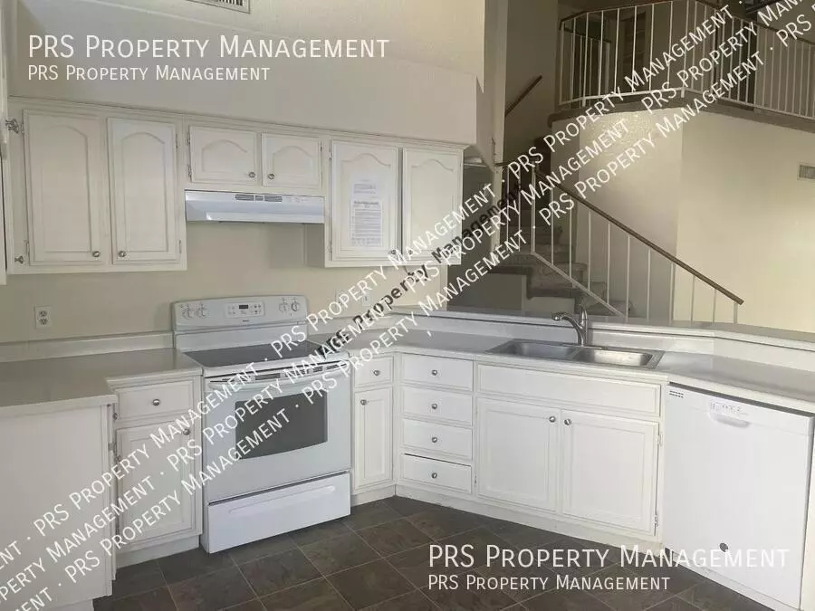 441 S Maple photo 3