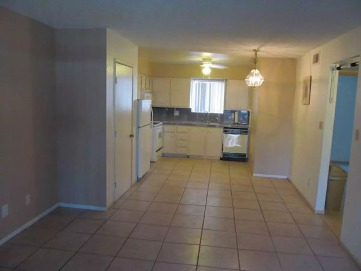 465 W Ivyglen #234 photo 4