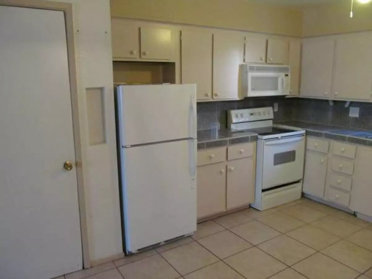465 W Ivyglen #234 photo 2