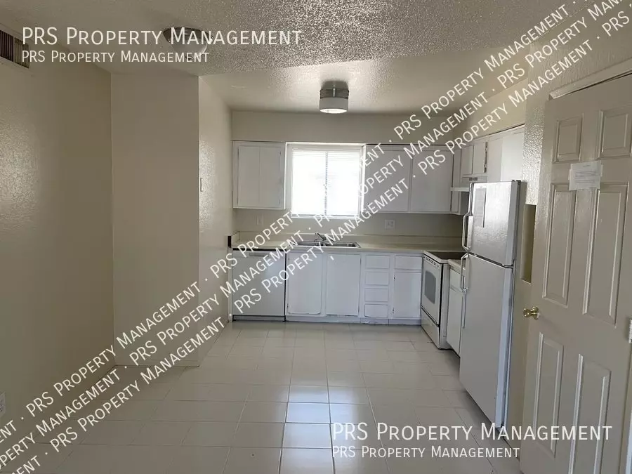 465 W Ivyglen #234 photo 3