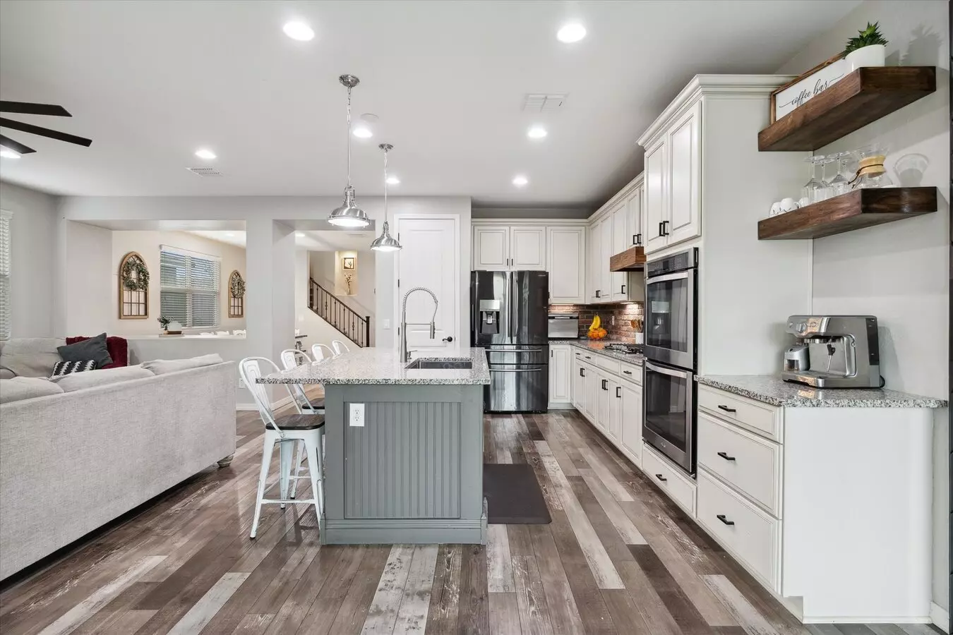 5246 S Locke photo 2