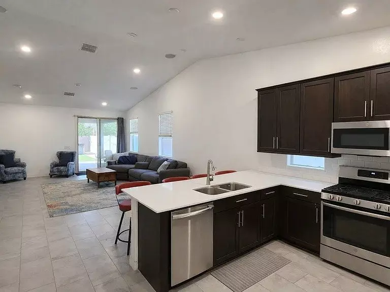 5560 S Warren photo 3
