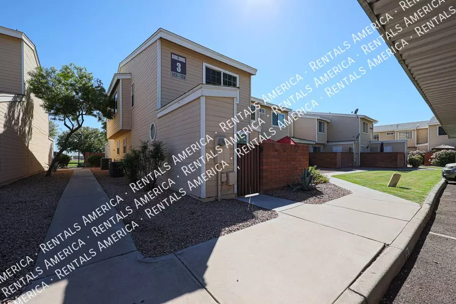 625 S Westwood photo 3