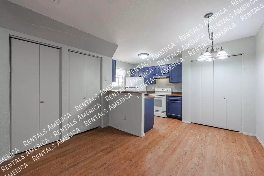 625 S Westwood photo 5