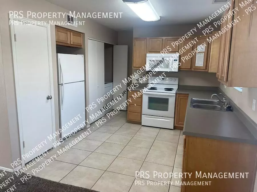 630 E JENSEN Street photo 3