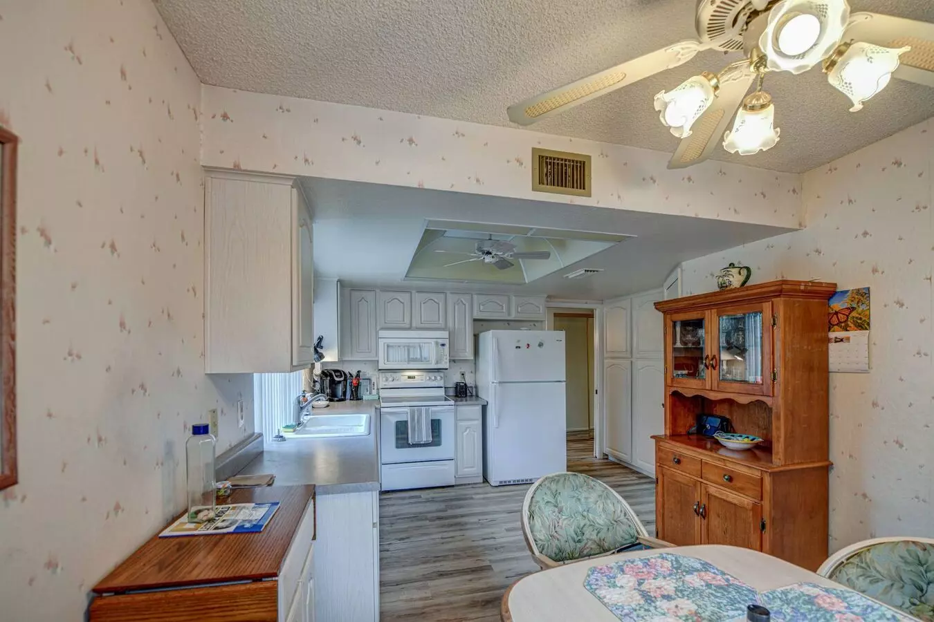 668 Leisure World Boulevard, Mesa, AZ 85206 photo 3