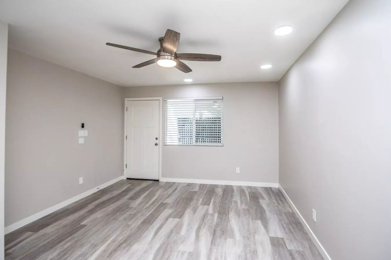 Updated Unit In Mesa 3 Beds 1Bath photo 3