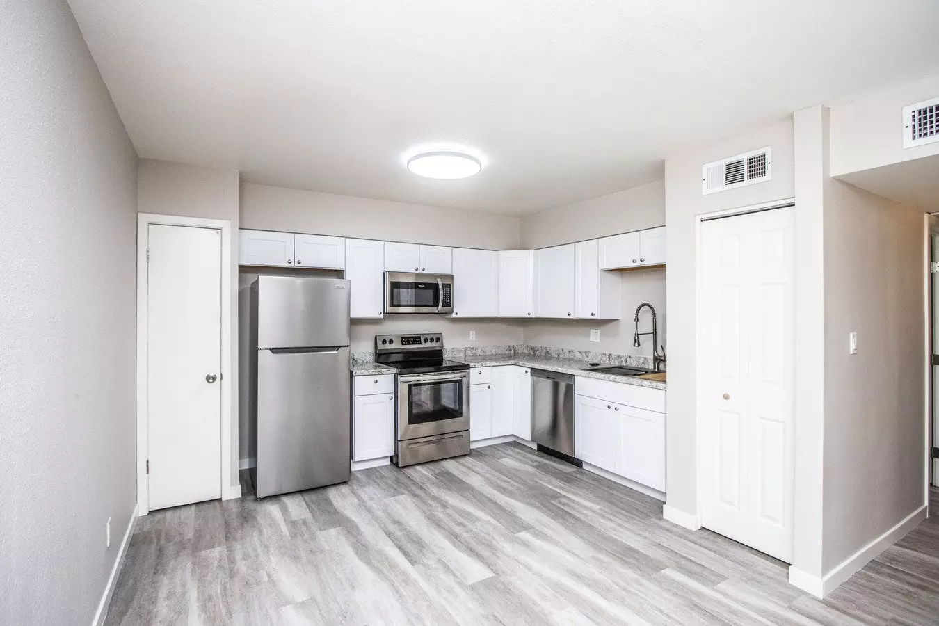 Updated Unit In Mesa 3 Beds 1Bath photo 2