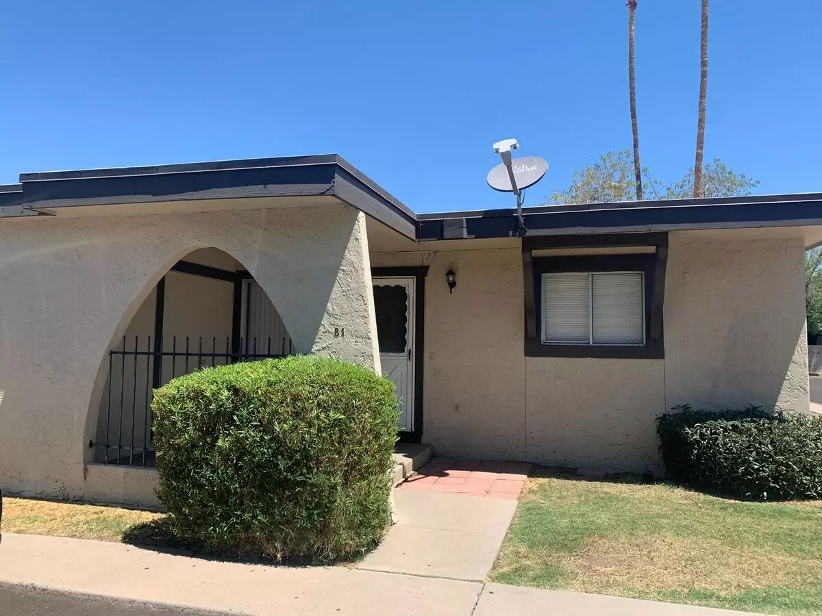 Cute townhome available in Mesa photo 2