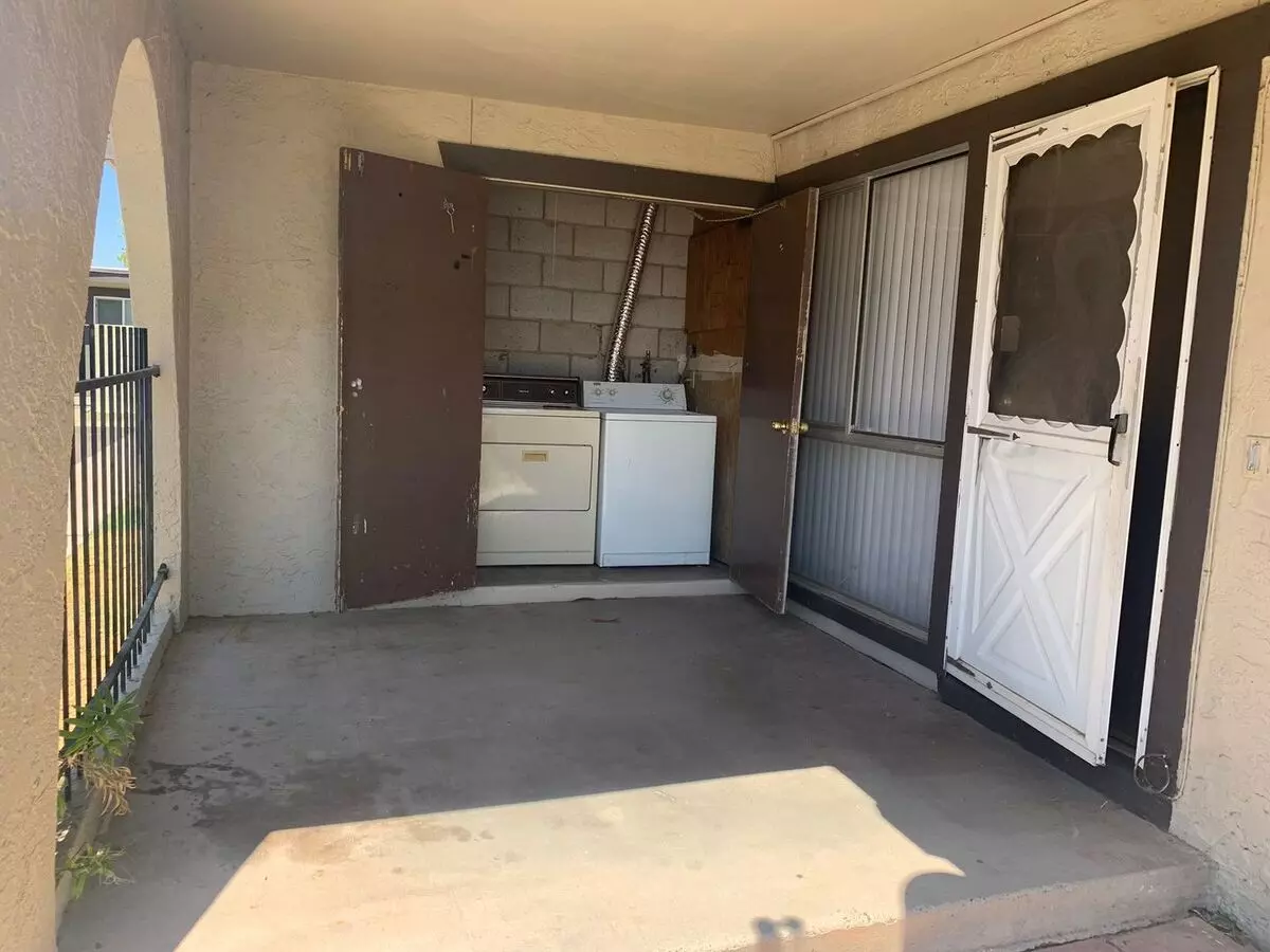 Cute townhome available in Mesa photo 3