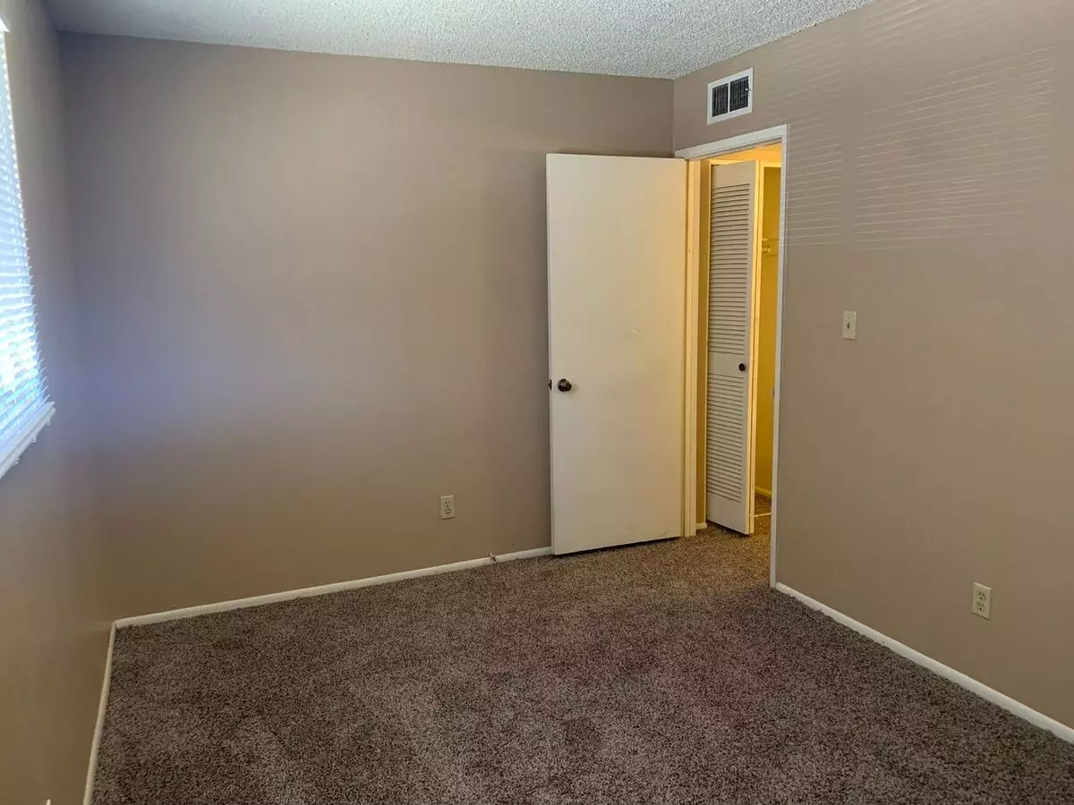 Cute townhome available in Mesa photo 5