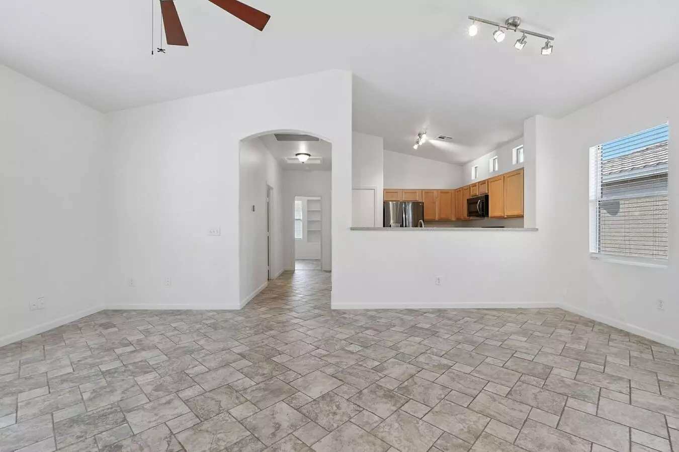 9233 E Neville Ave 1130 photo 3