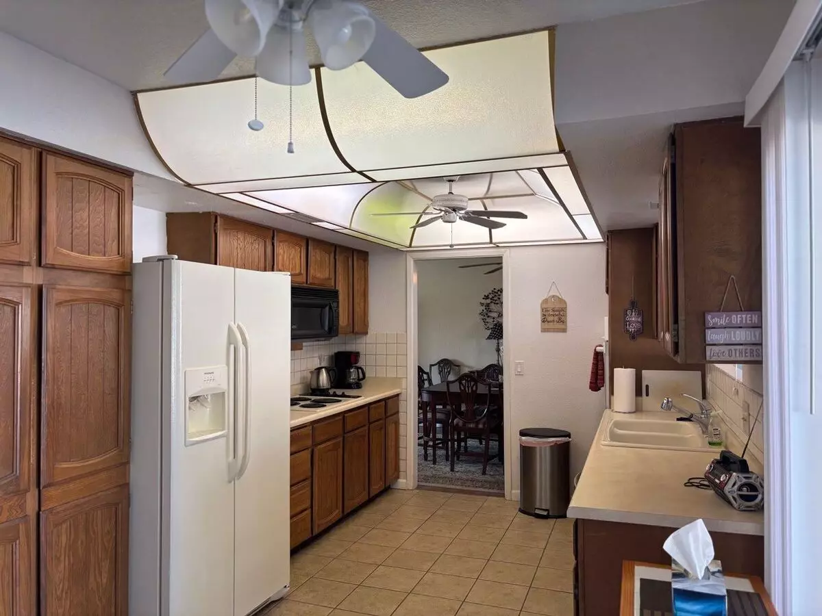 952 Leisure World, Mesa, AZ 85206 photo 2